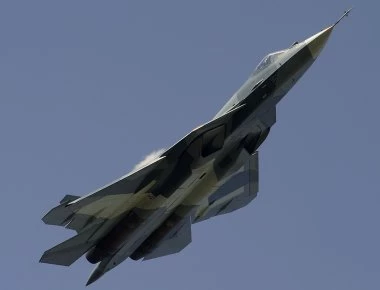 Νέο βίντεο από πτήσεις των Su-57 πάνω από την Ταρτούς